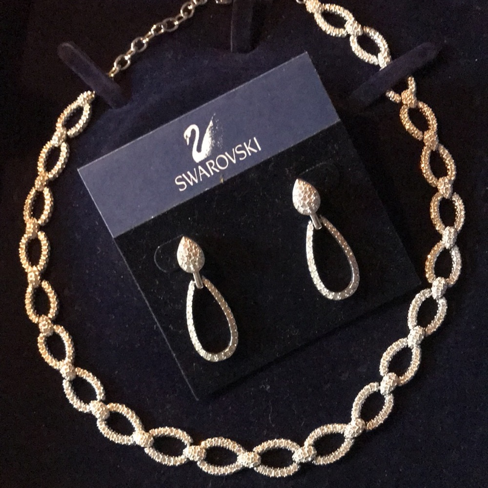 Gorgeous Authentic Signed Swarovski Infinity Neck… - image 2